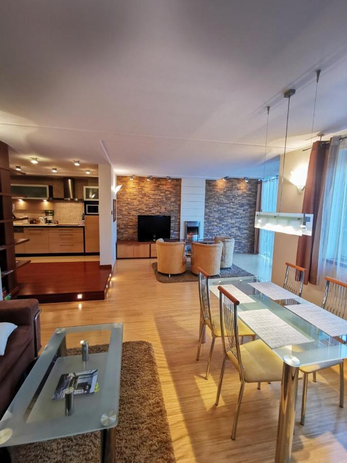 Uroczy Apartament Przy Deptaku Z Parkingiem. Поляница-Здрой Екстериор снимка