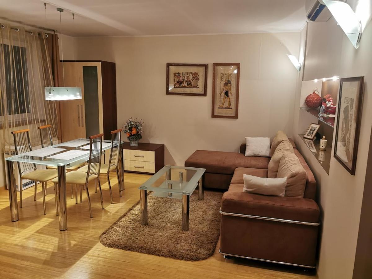 Uroczy Apartament Przy Deptaku Z Parkingiem. Поляница-Здрой Екстериор снимка