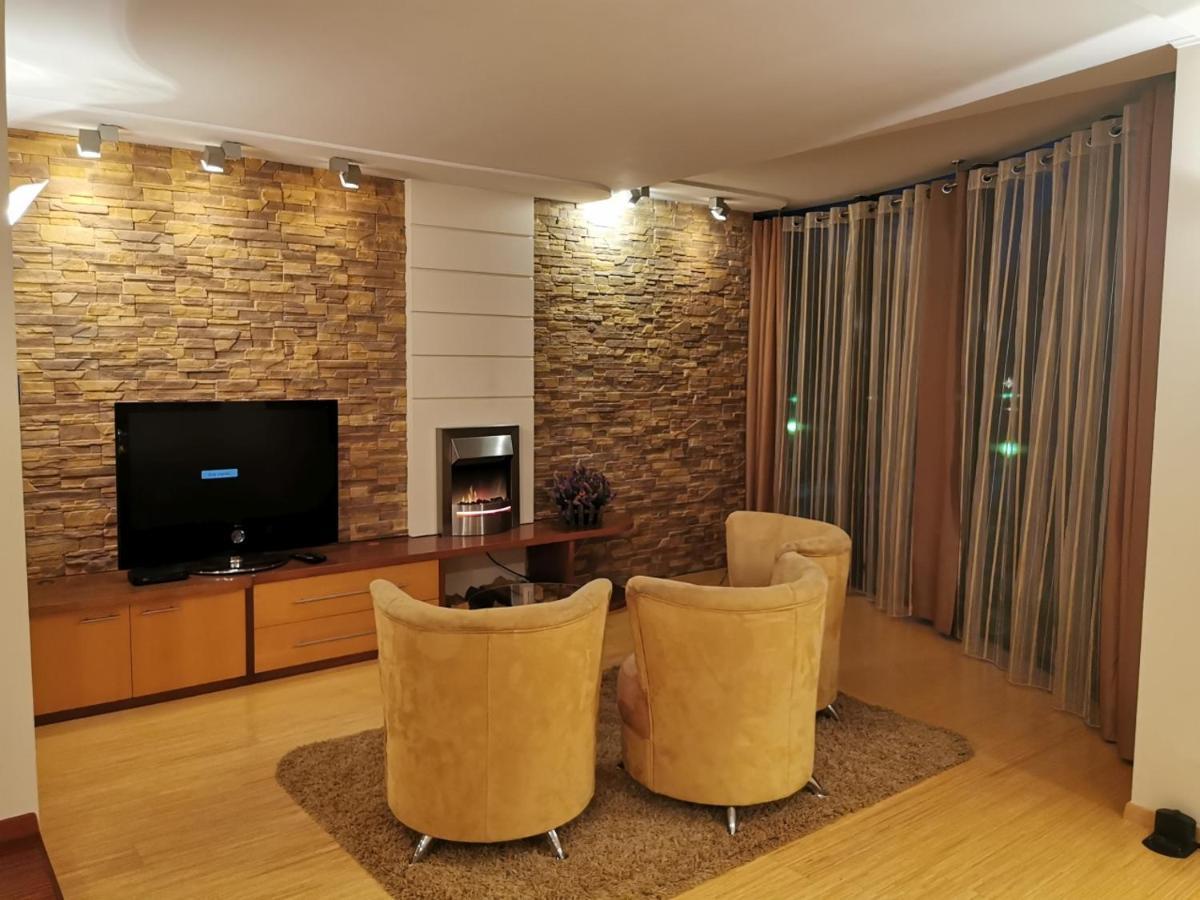 Uroczy Apartament Przy Deptaku Z Parkingiem. Поляница-Здрой Екстериор снимка