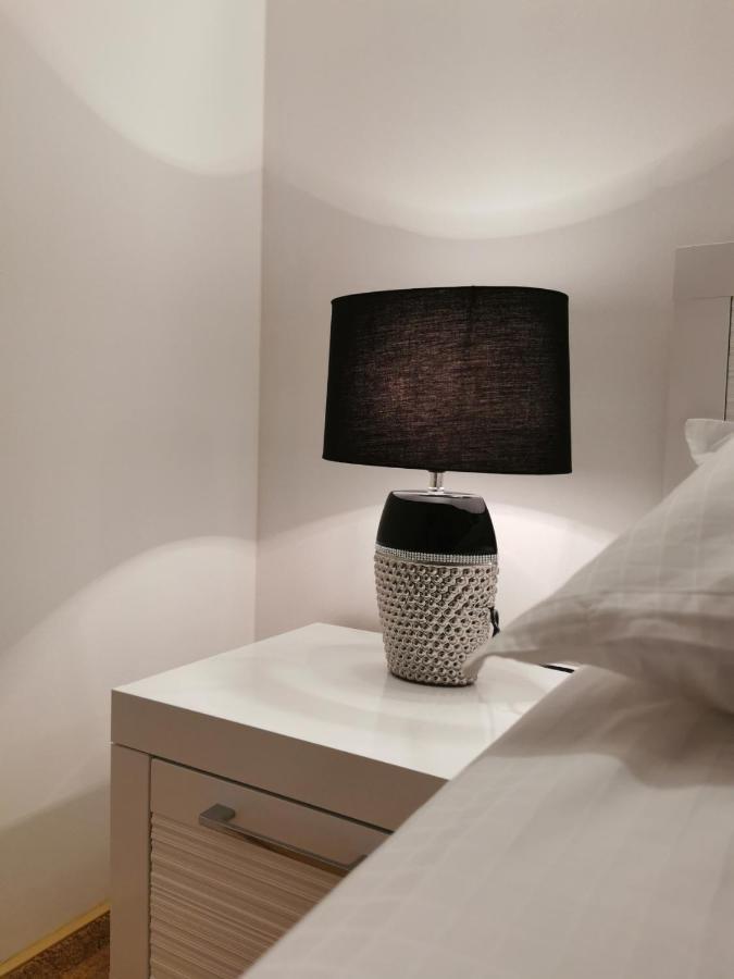 Uroczy Apartament Przy Deptaku Z Parkingiem. Поляница-Здрой Екстериор снимка