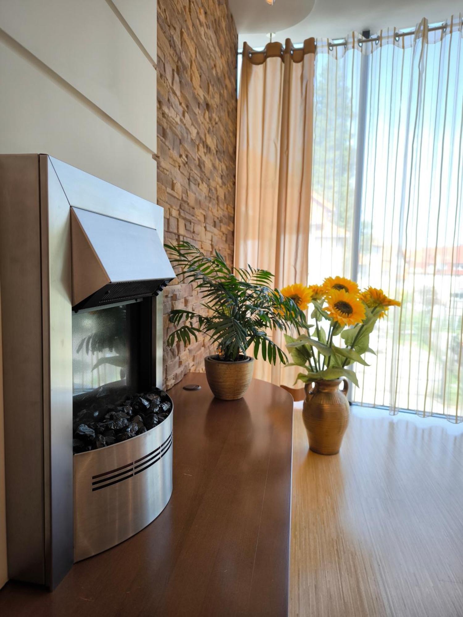Uroczy Apartament Przy Deptaku Z Parkingiem. Поляница-Здрой Екстериор снимка