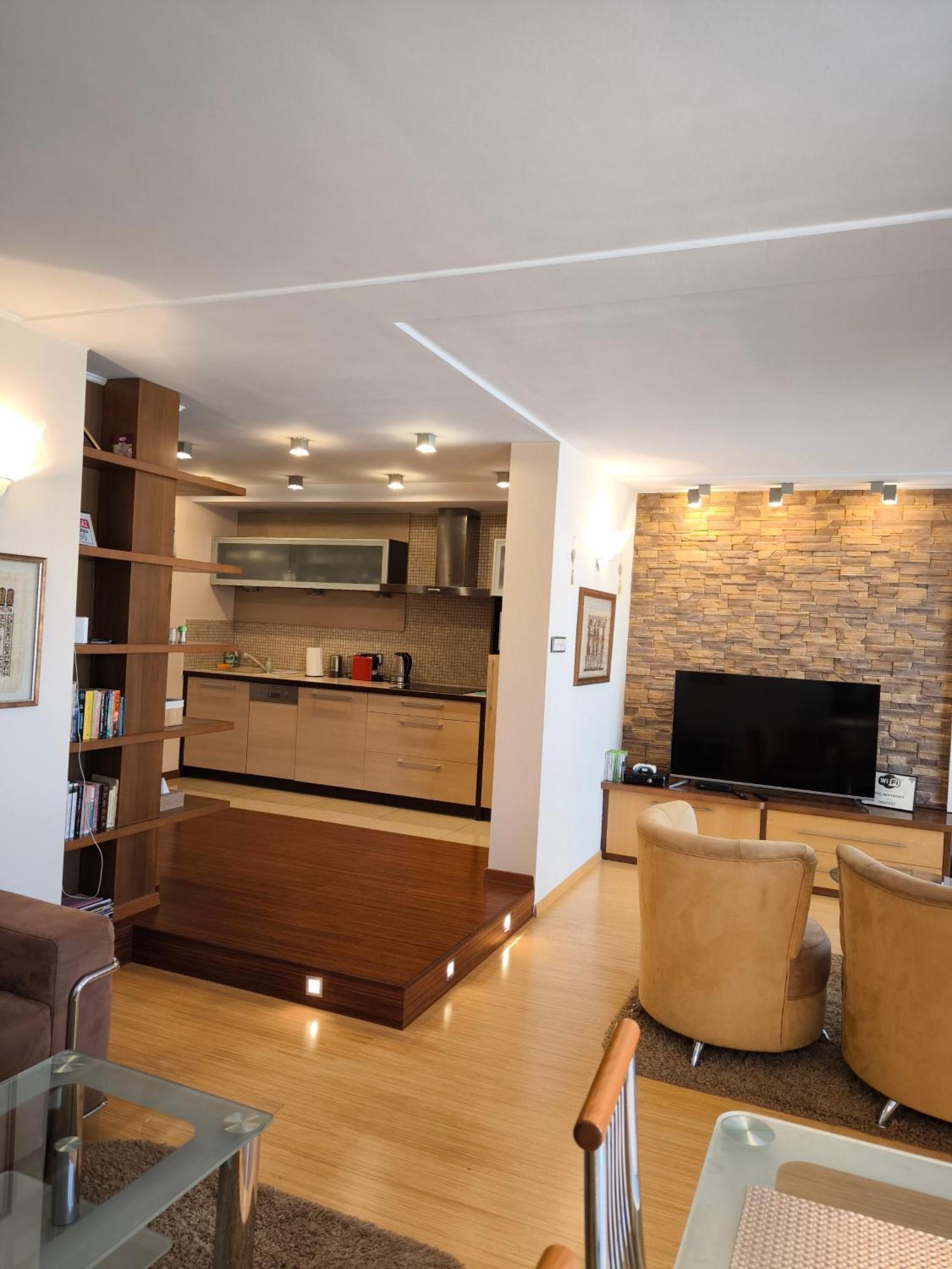 Uroczy Apartament Przy Deptaku Z Parkingiem. Поляница-Здрой Екстериор снимка