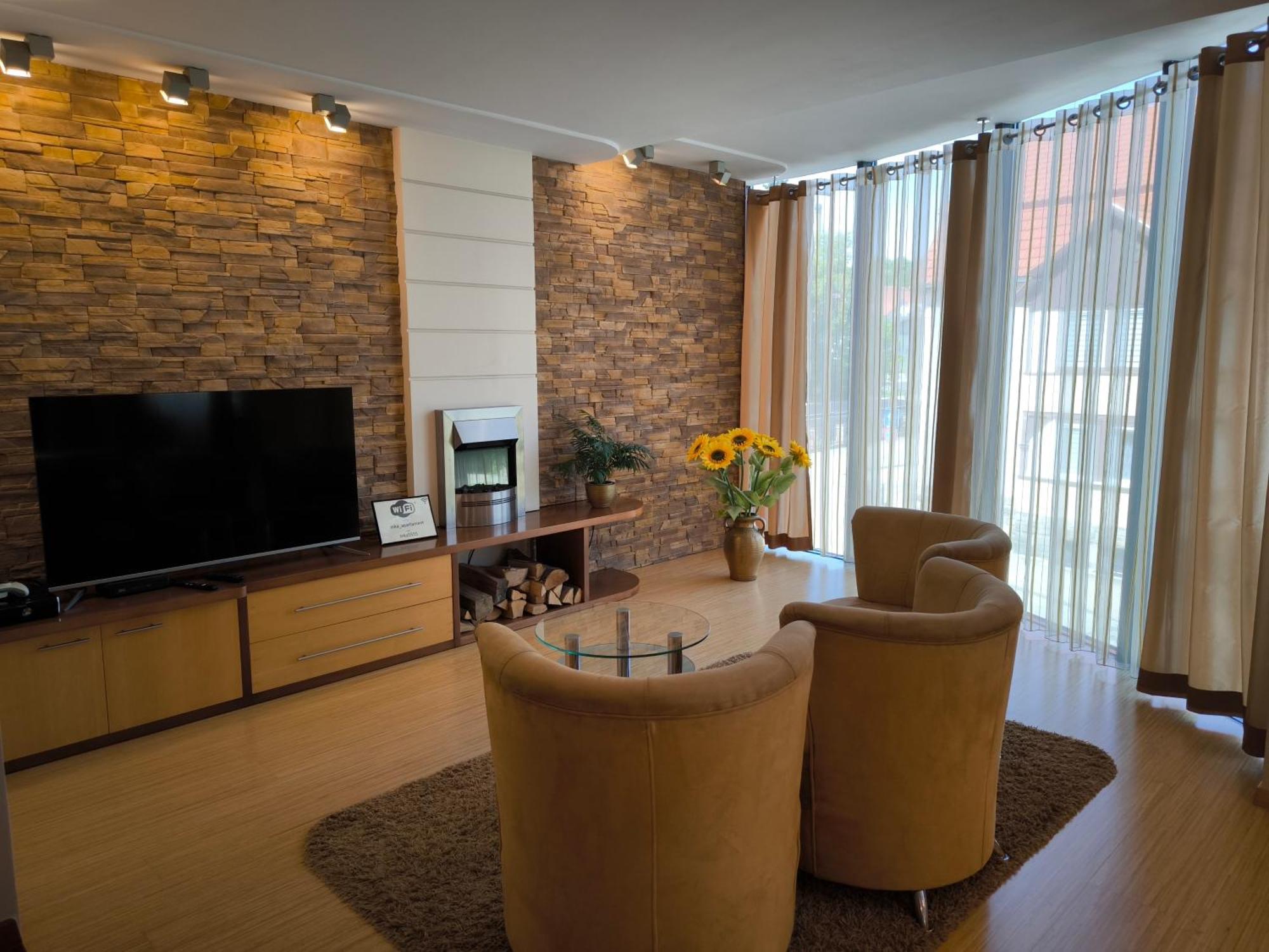 Uroczy Apartament Przy Deptaku Z Parkingiem. Поляница-Здрой Екстериор снимка